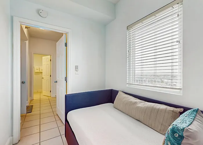 Gulf-front 12th-floor W Great View Balcony Ac & Shared Pools & Hot Tubs Holiday home Gulf Shores